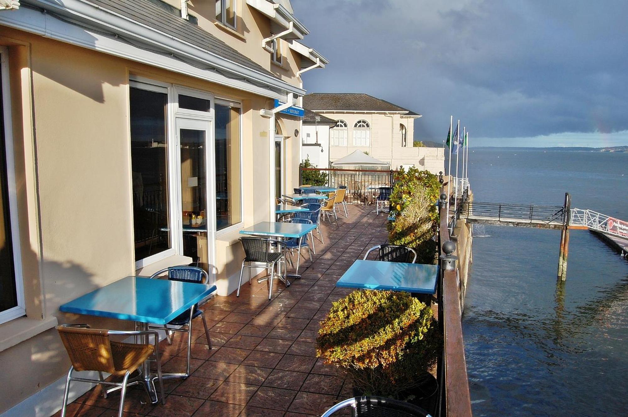 Watersedge Hotel โคฟ ภายนอก รูปภาพ