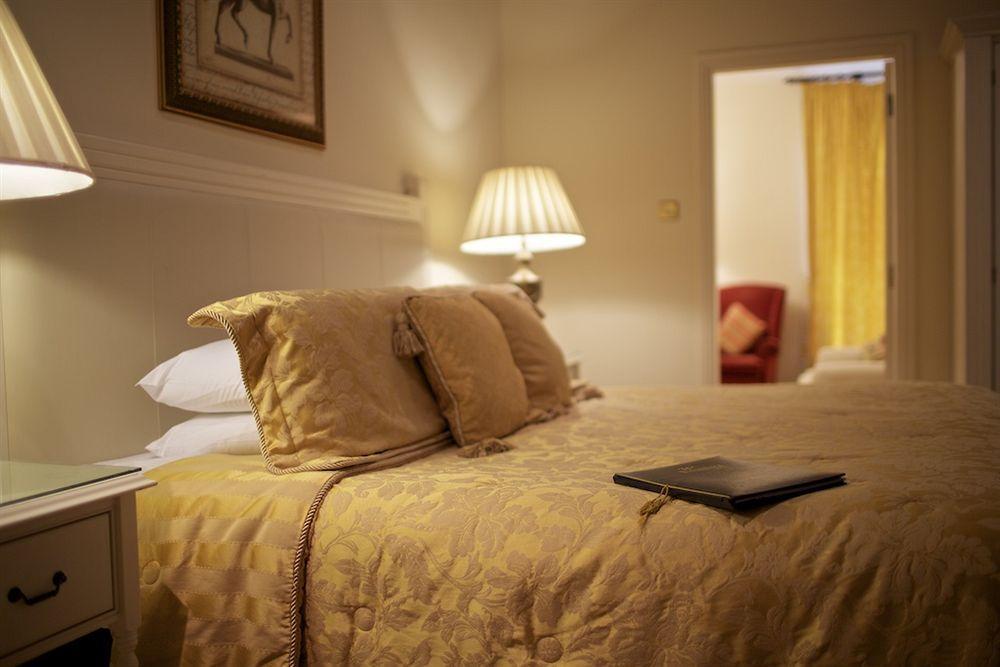 Watersedge Hotel โคฟ ภายนอก รูปภาพ