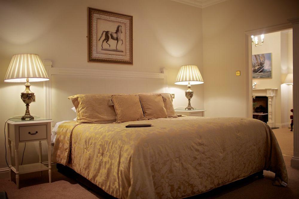 Watersedge Hotel โคฟ ภายนอก รูปภาพ